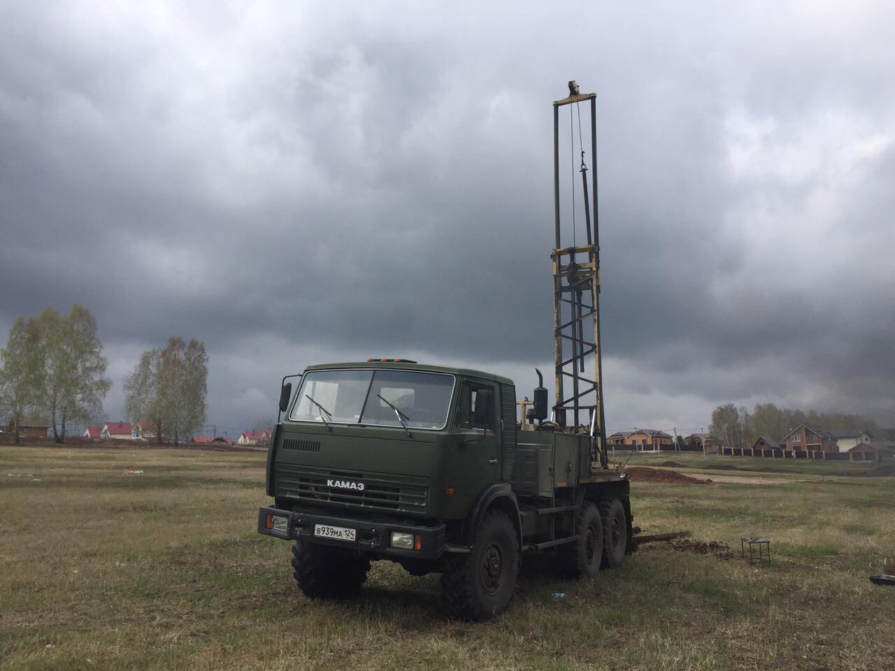 Бурение скважины на воду техникой Геоглиф